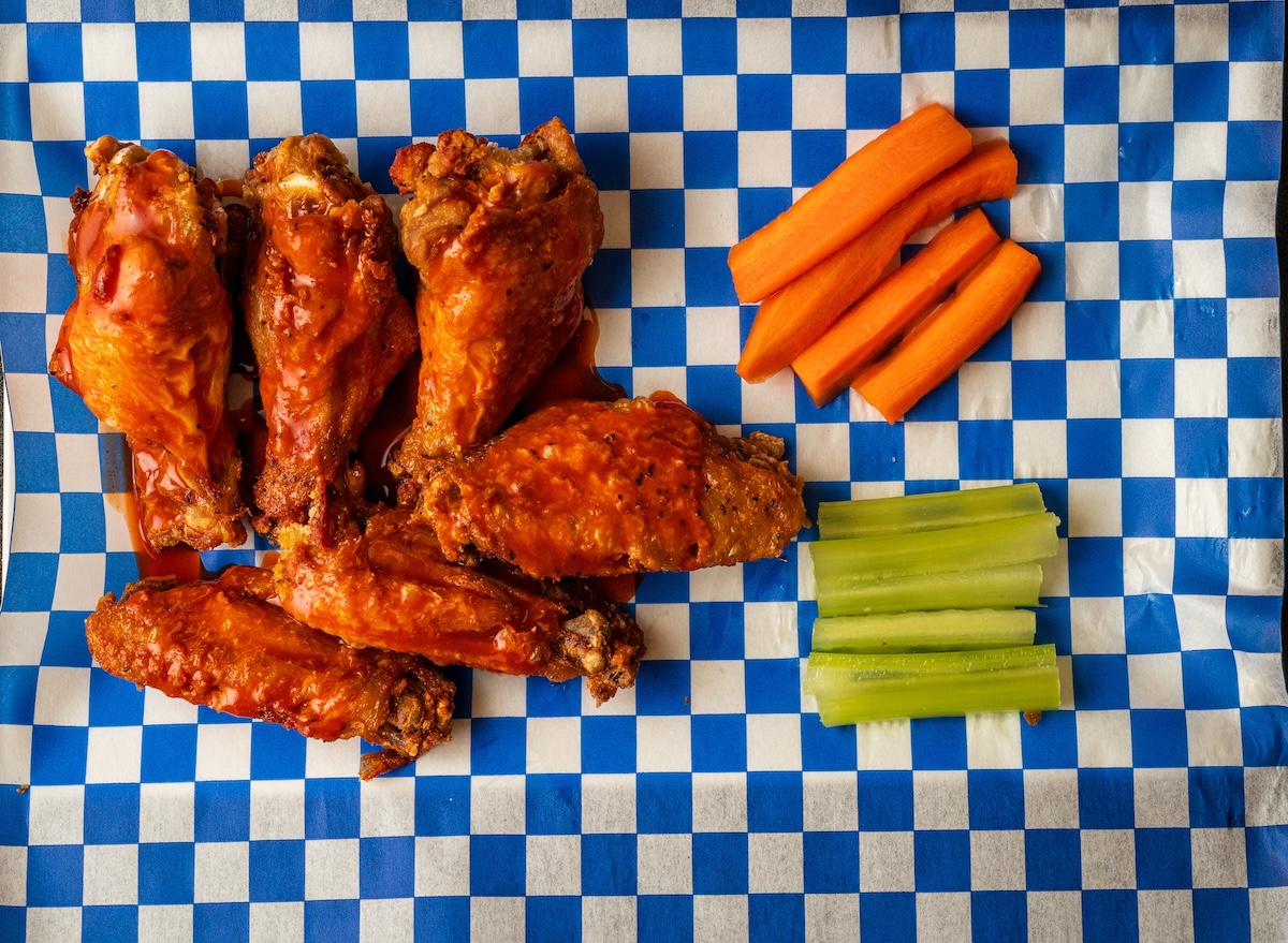 6 Pizza Chains That Secretly Serve Amazing Wings